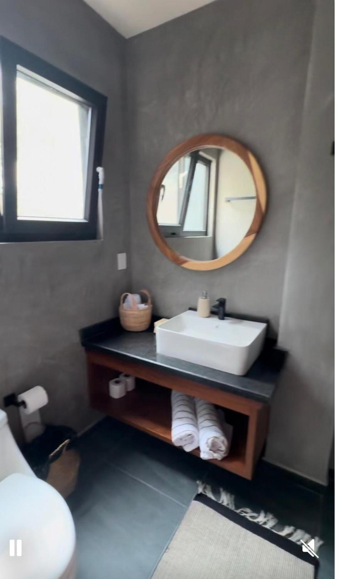 Luxury 2 Bed 2 Bath With Private Jacuzzi Apartment *