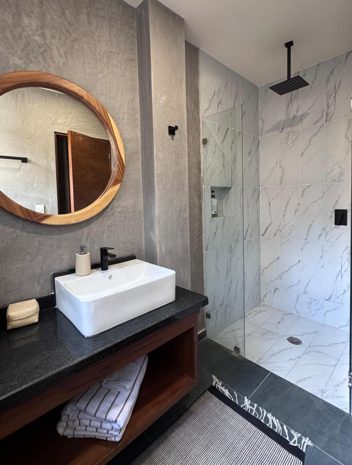 Luxury 2 Bed 2 Bath With Private Jacuzzi Apartment